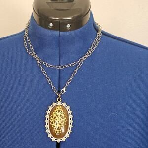 Vintage Cameo-Style Oval Pendant Necklace – Gold Filigree on Amber-Tone Cabochon